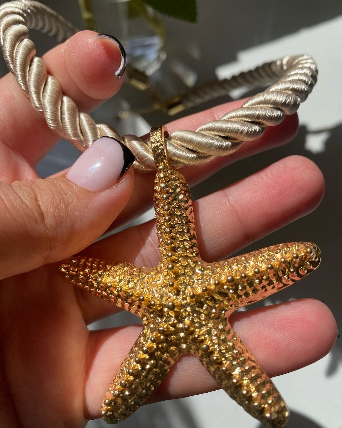 đ Collier Ătoile de Mer DorĂ© â LâĂ©lĂ©gance venue de lâocĂ©an đ