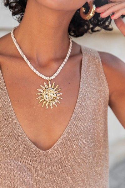 ☀️ Collier Soleil Doré – L’éclat de la lumière autour de votre cou ☀️