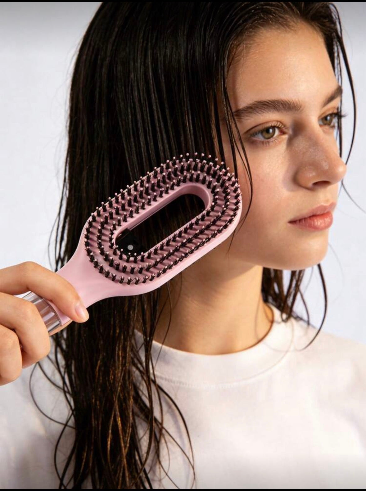 Brosse à cheveux 2-en-1 avec vaporisateur