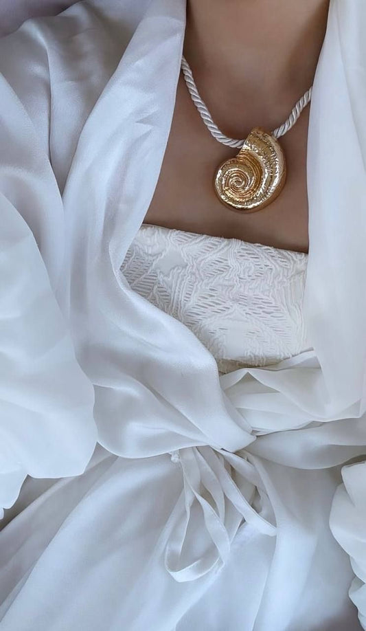 🐚 Collier Conque Dorée – L’appel discret de l’océan 🐚
