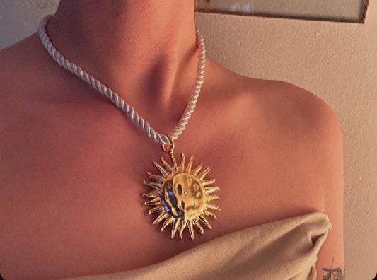 ☀️ Collier Soleil Doré – L’éclat de la lumière autour de votre cou ☀️